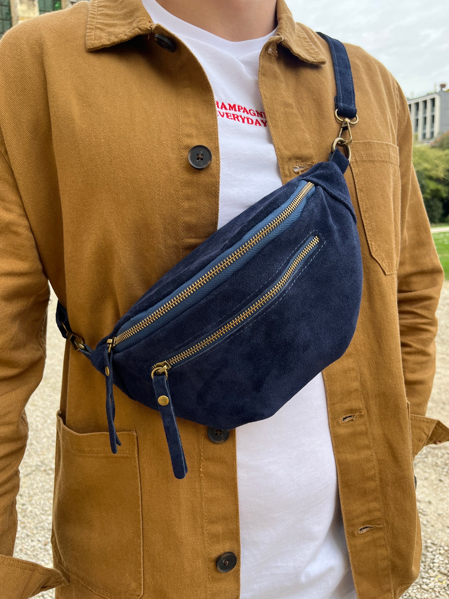 Banane en daim marine