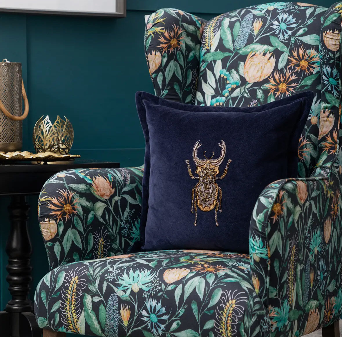 Housse de coussin brodé Sacrabée