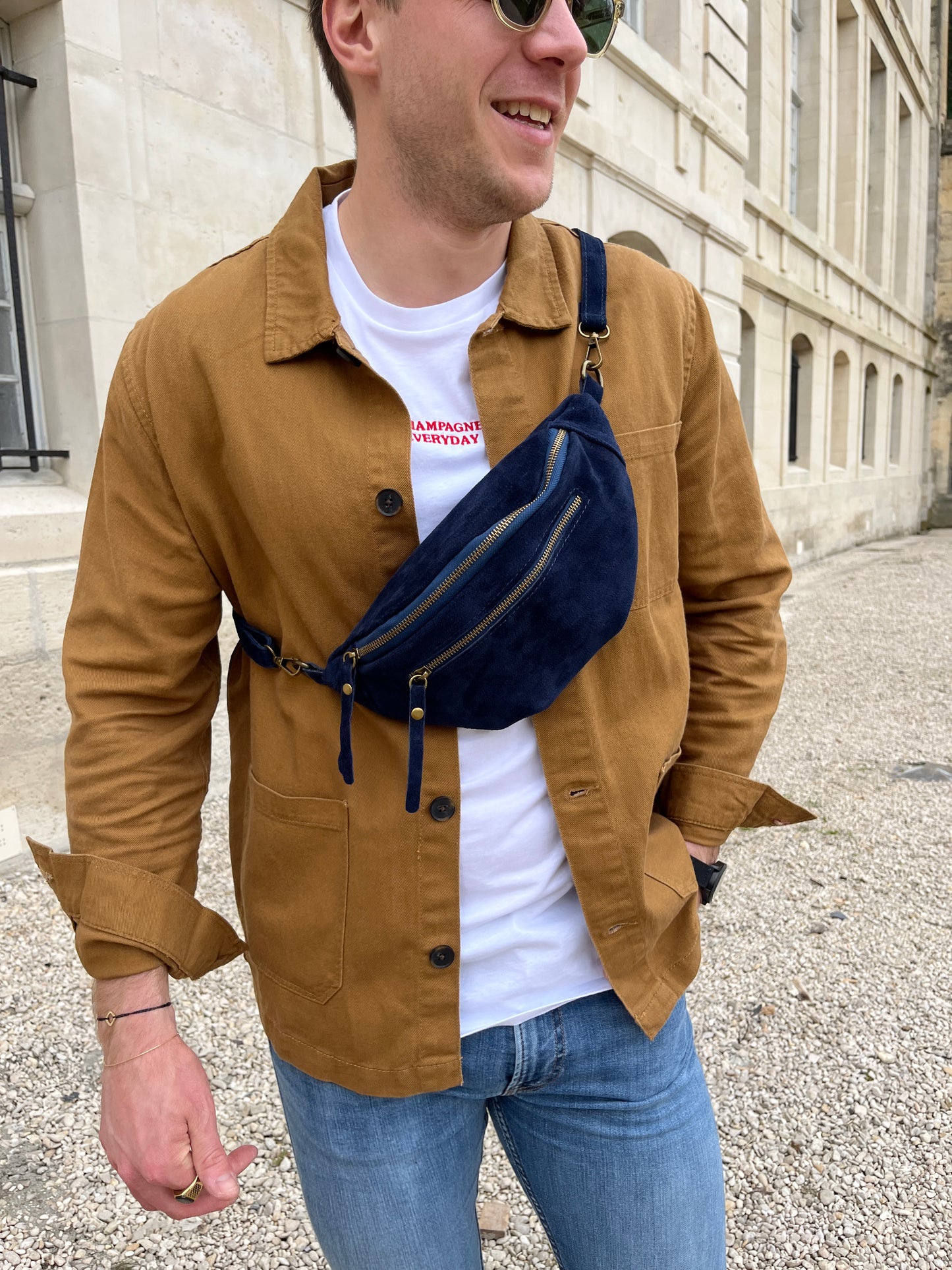 Banane en daim marine