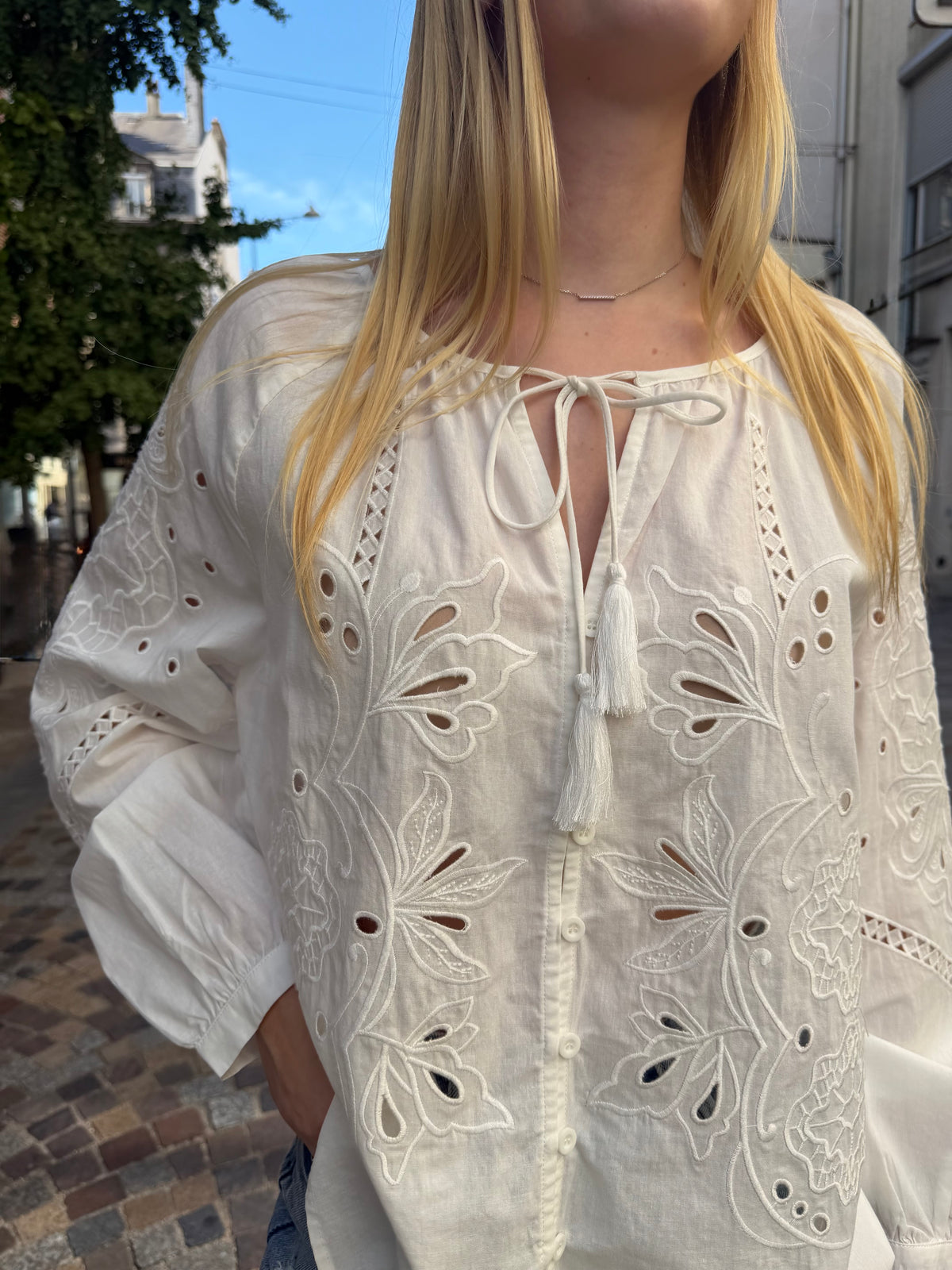 Chemise à broderies anglaises