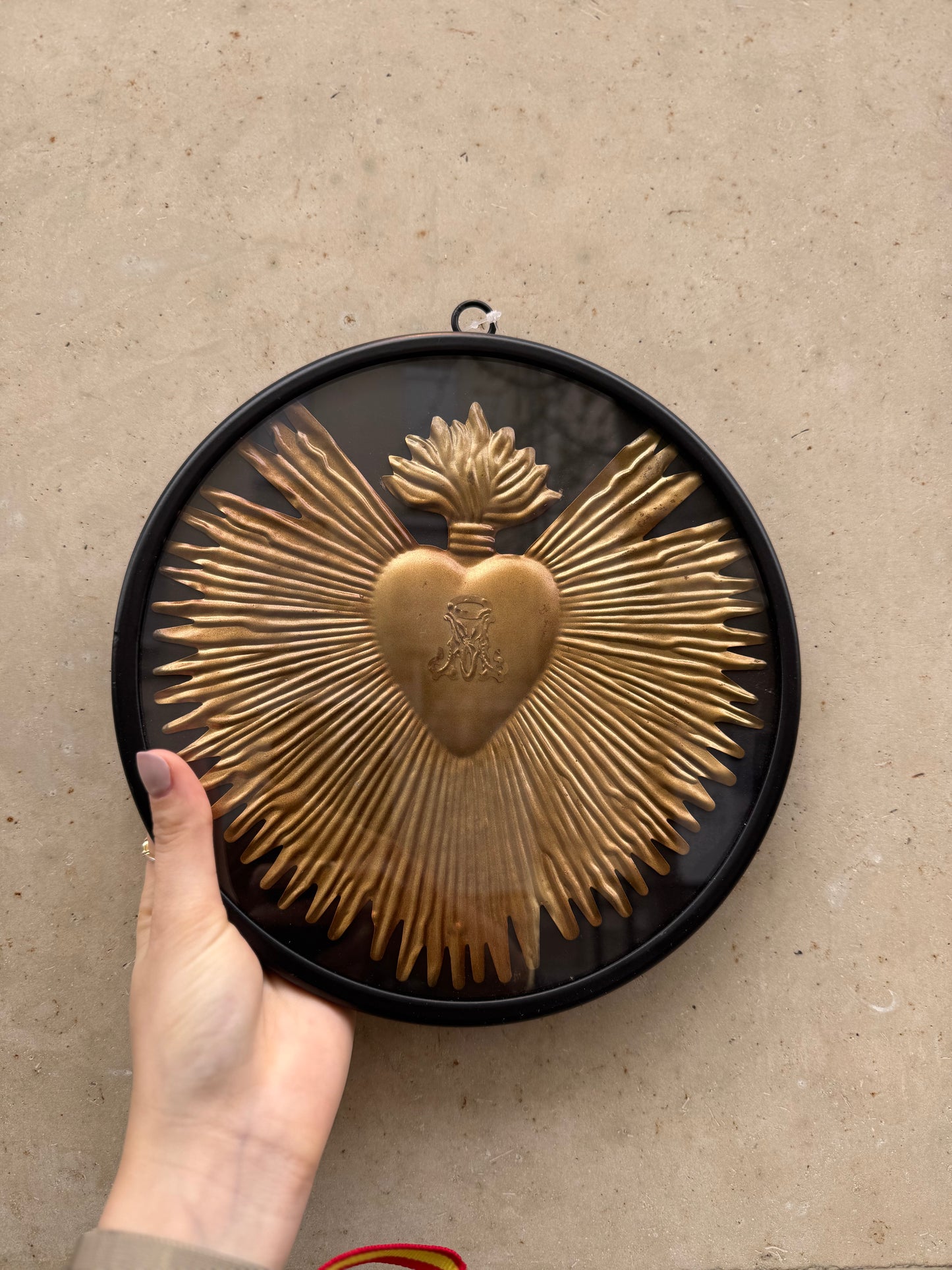 Ex voto sous verre noir et doré