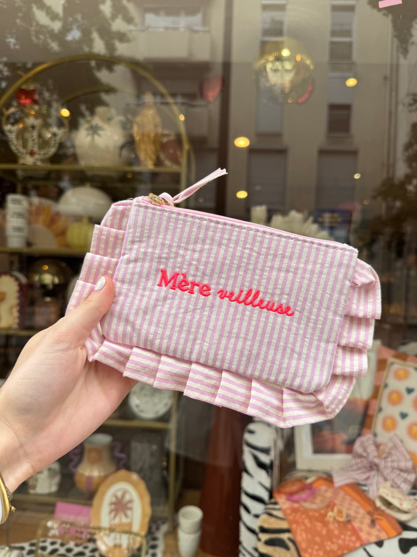 Pochette brodée