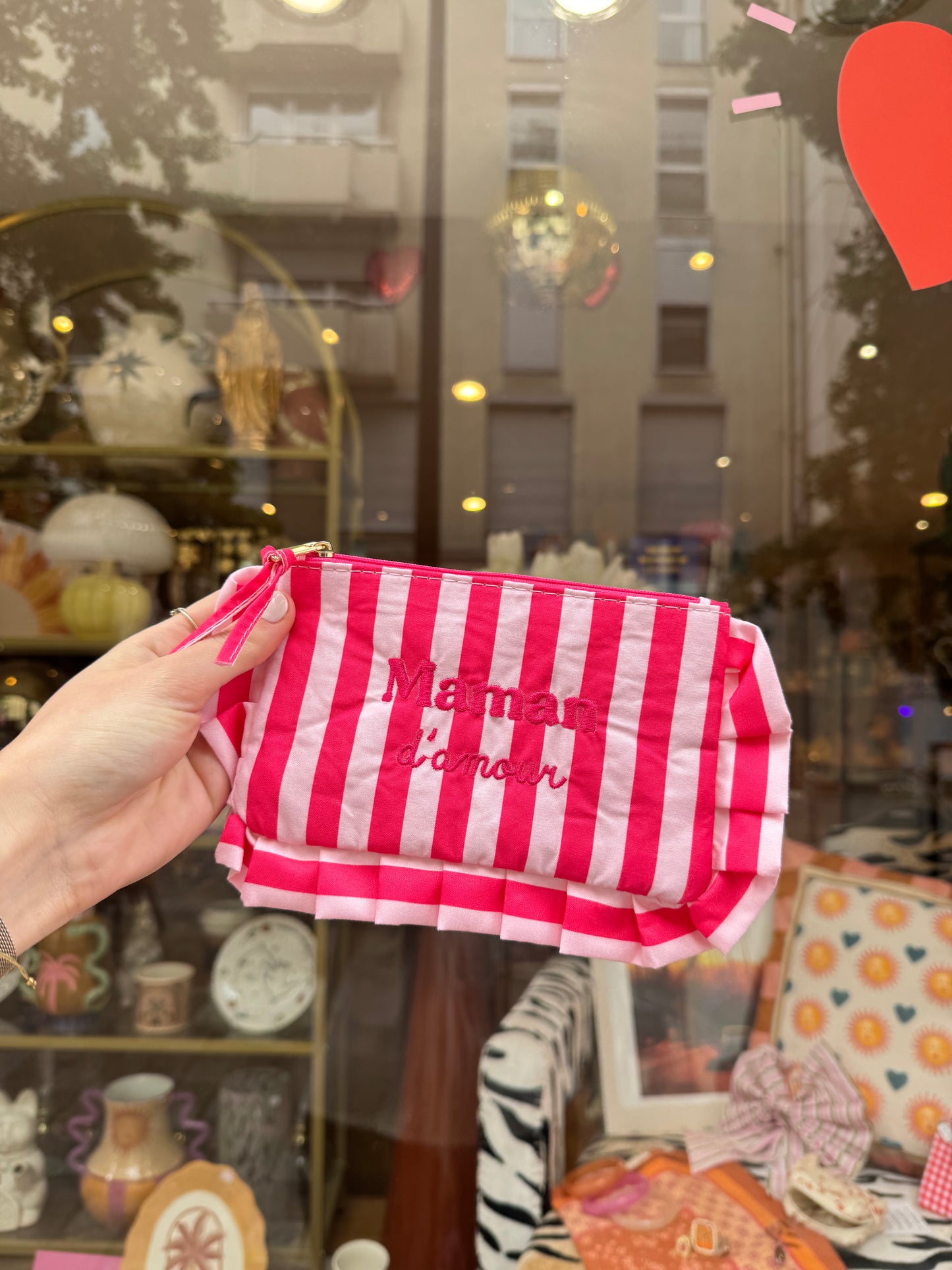 Pochette brodée