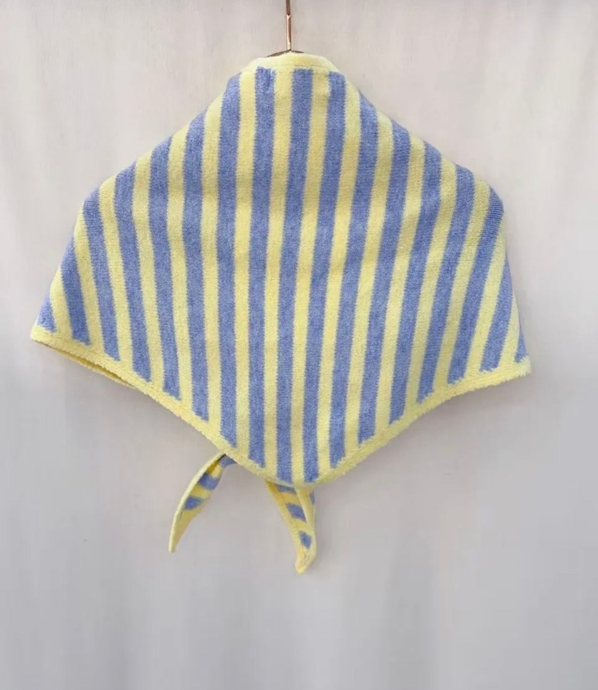 Écharpe triangle rayée