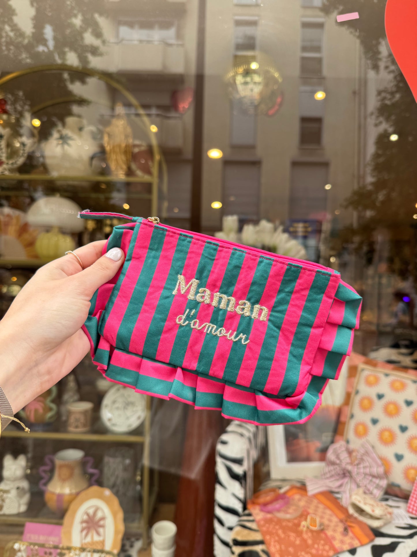 Pochette brodée