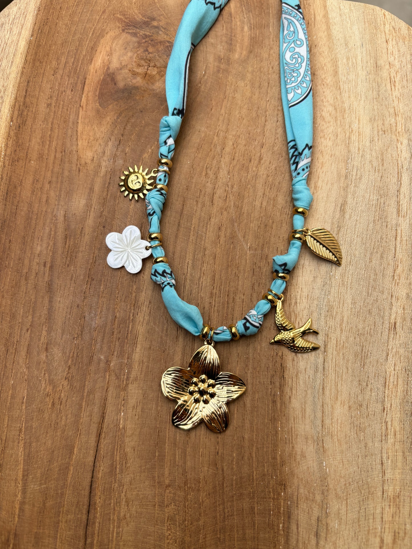 Collier bandana