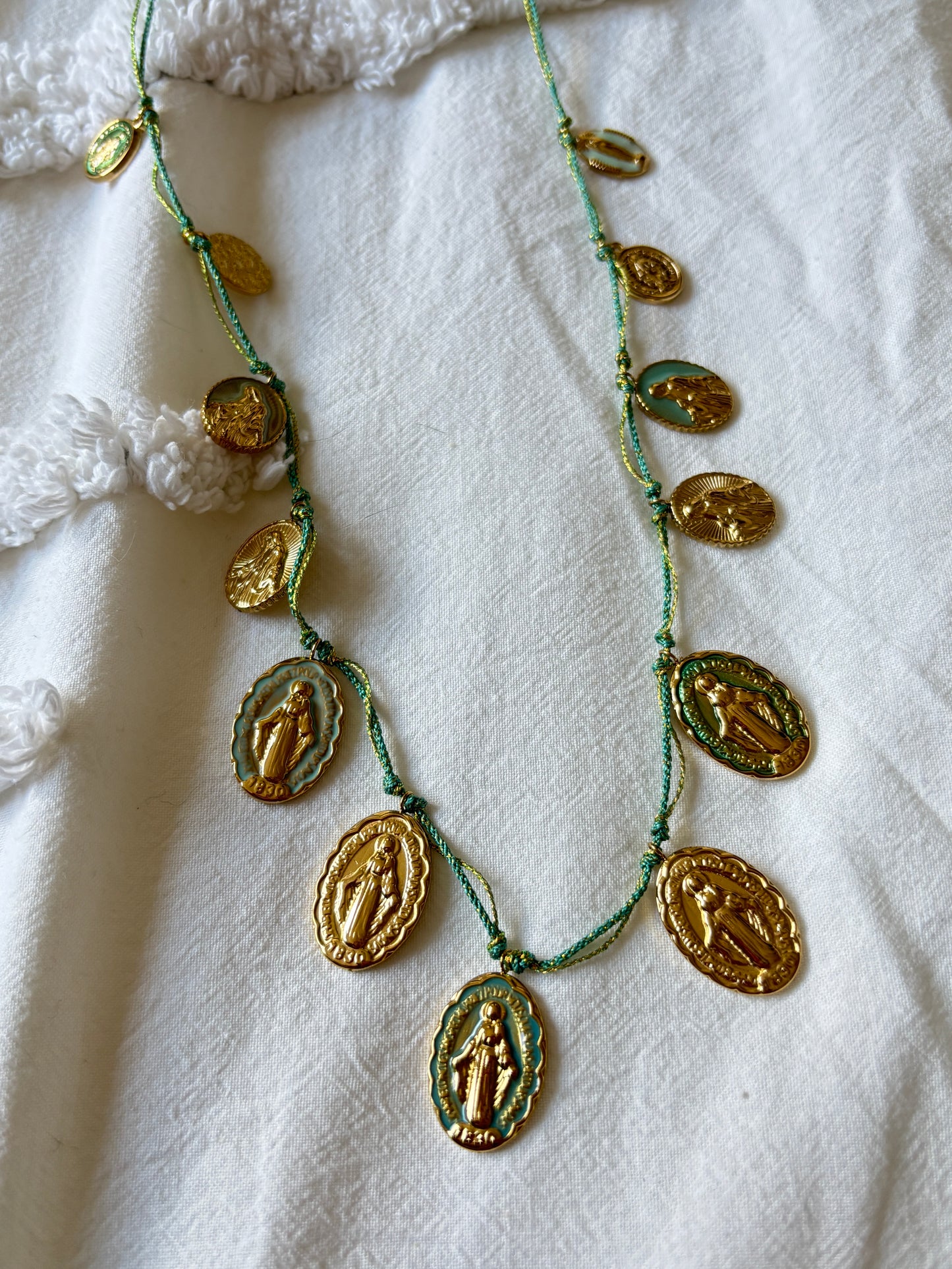 Collier Madone bleu