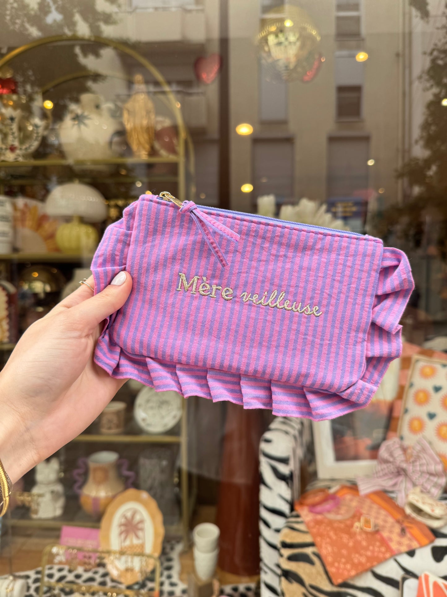 Pochette brodée