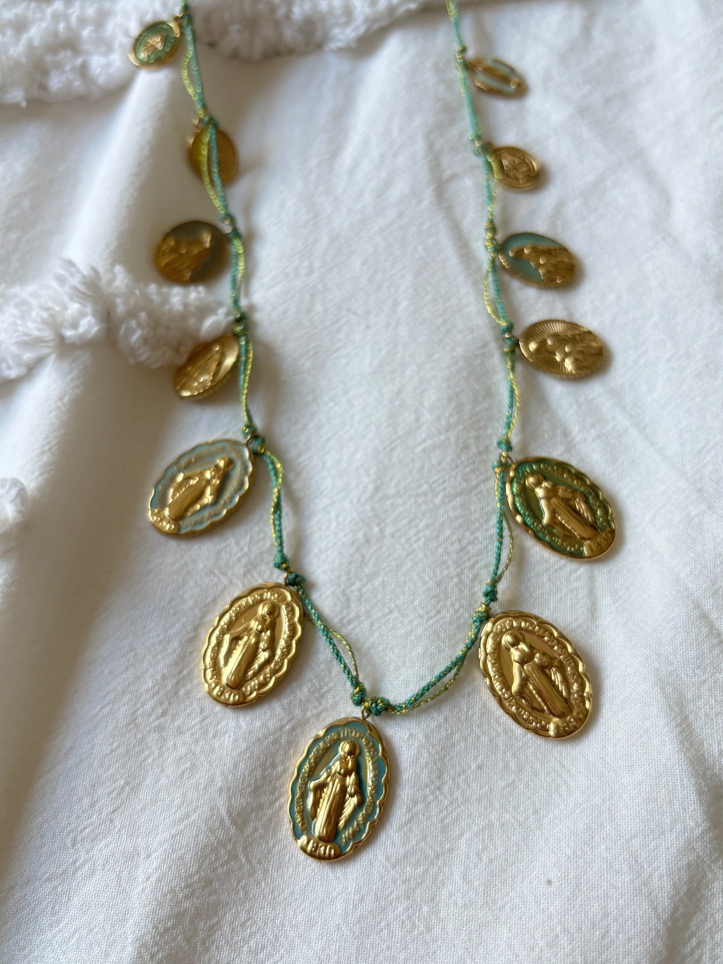 Collier Madone bleu