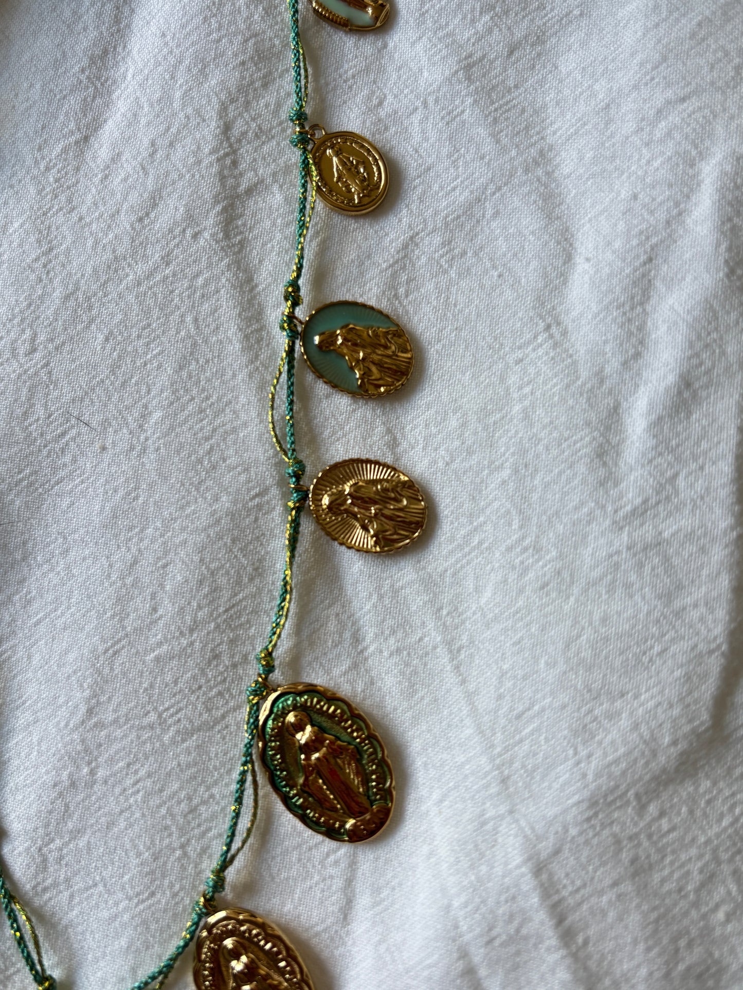 Collier Madone bleu