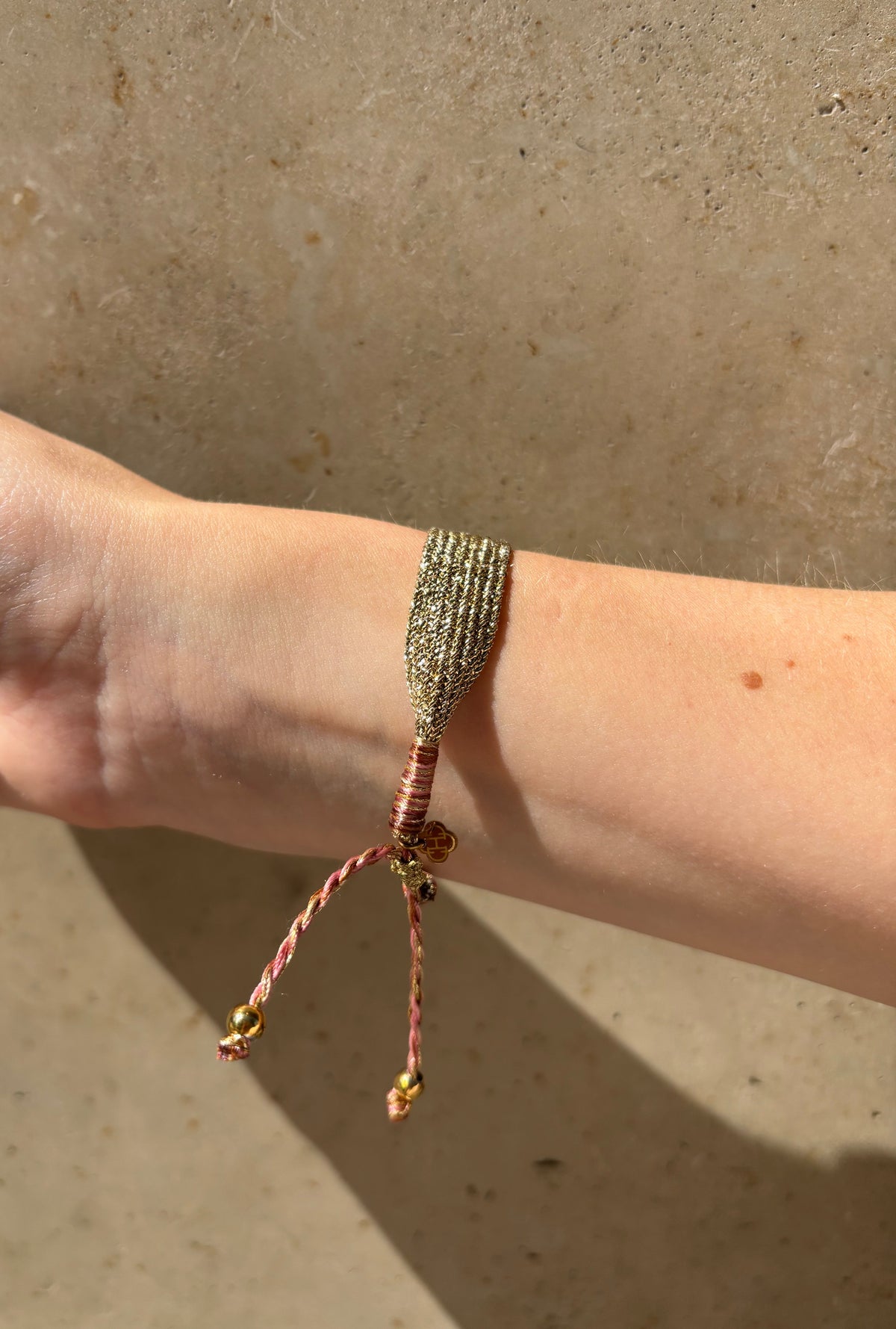 Bracelet tissé doré