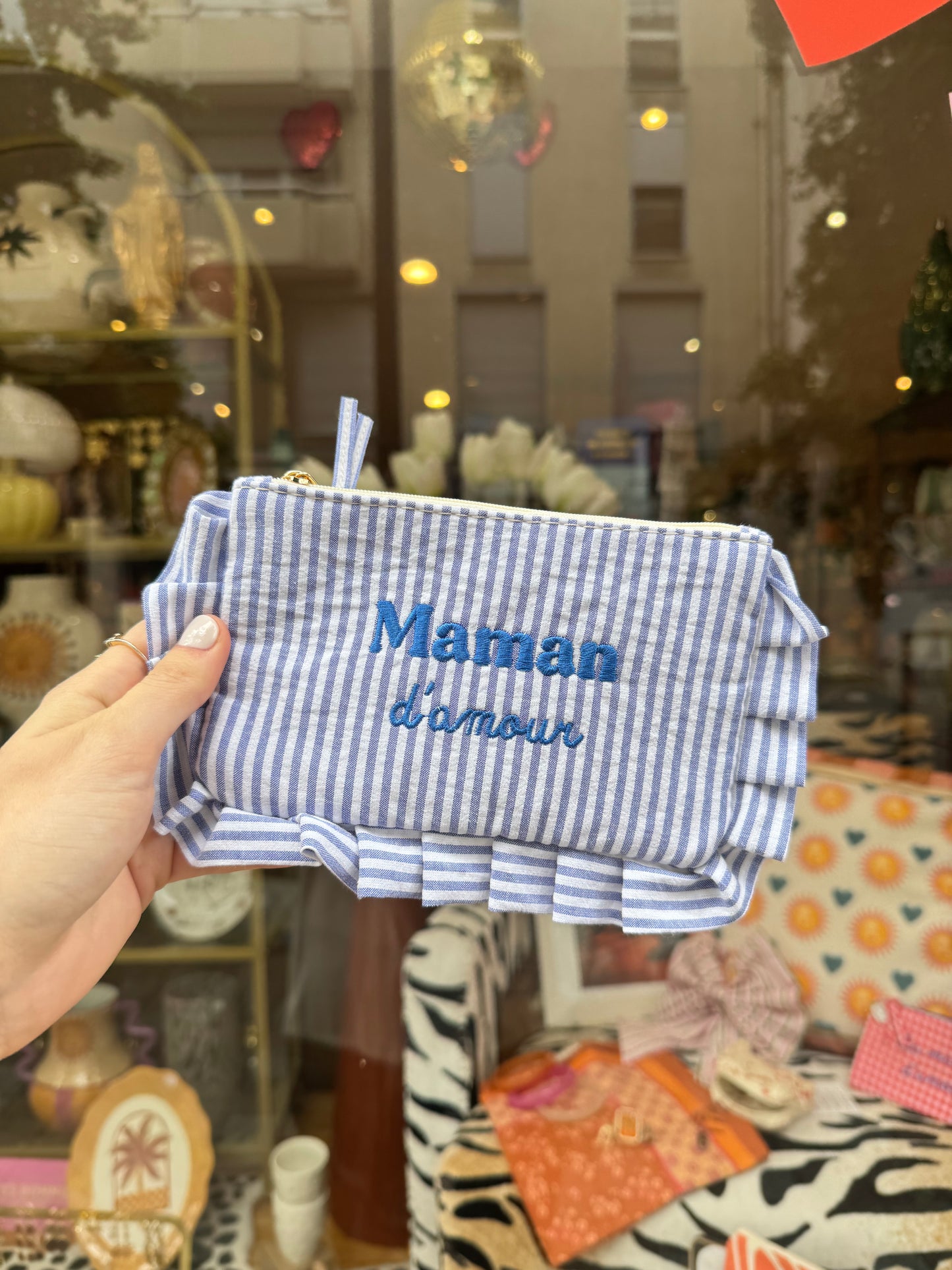 Pochette brodée