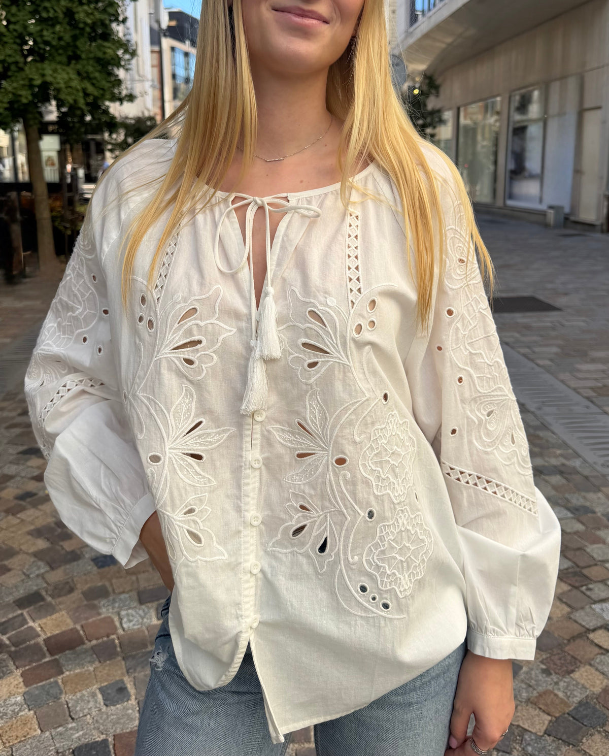 Chemise à broderies anglaises