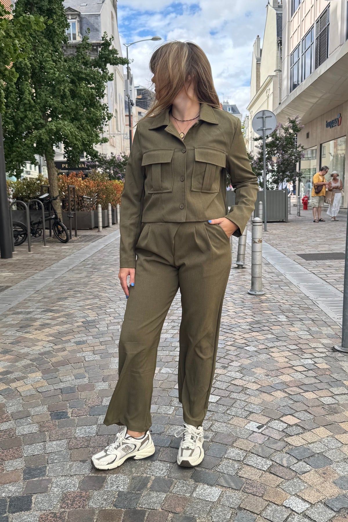 Ensemble kaki
