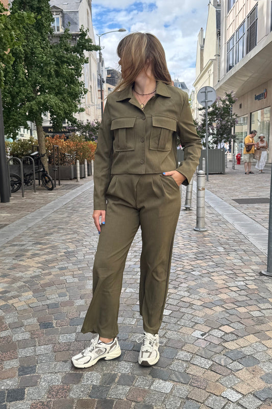Ensemble kaki