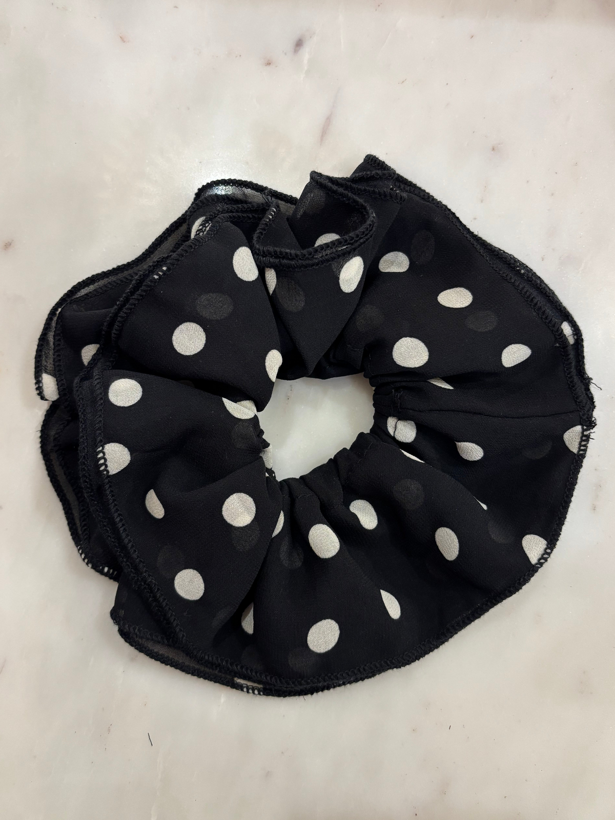 Chouchou à pois noir