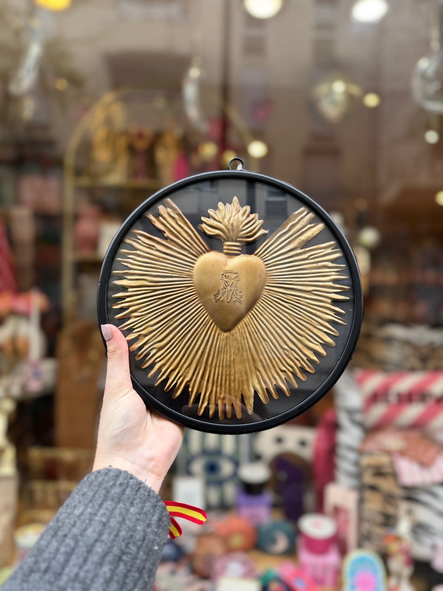 Ex voto sous verre noir et doré