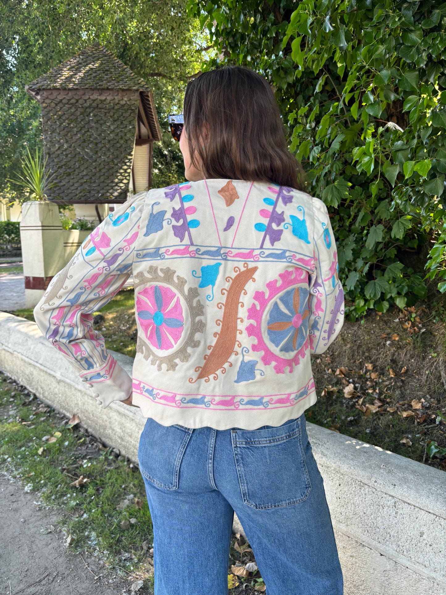 Veste brodé pastel